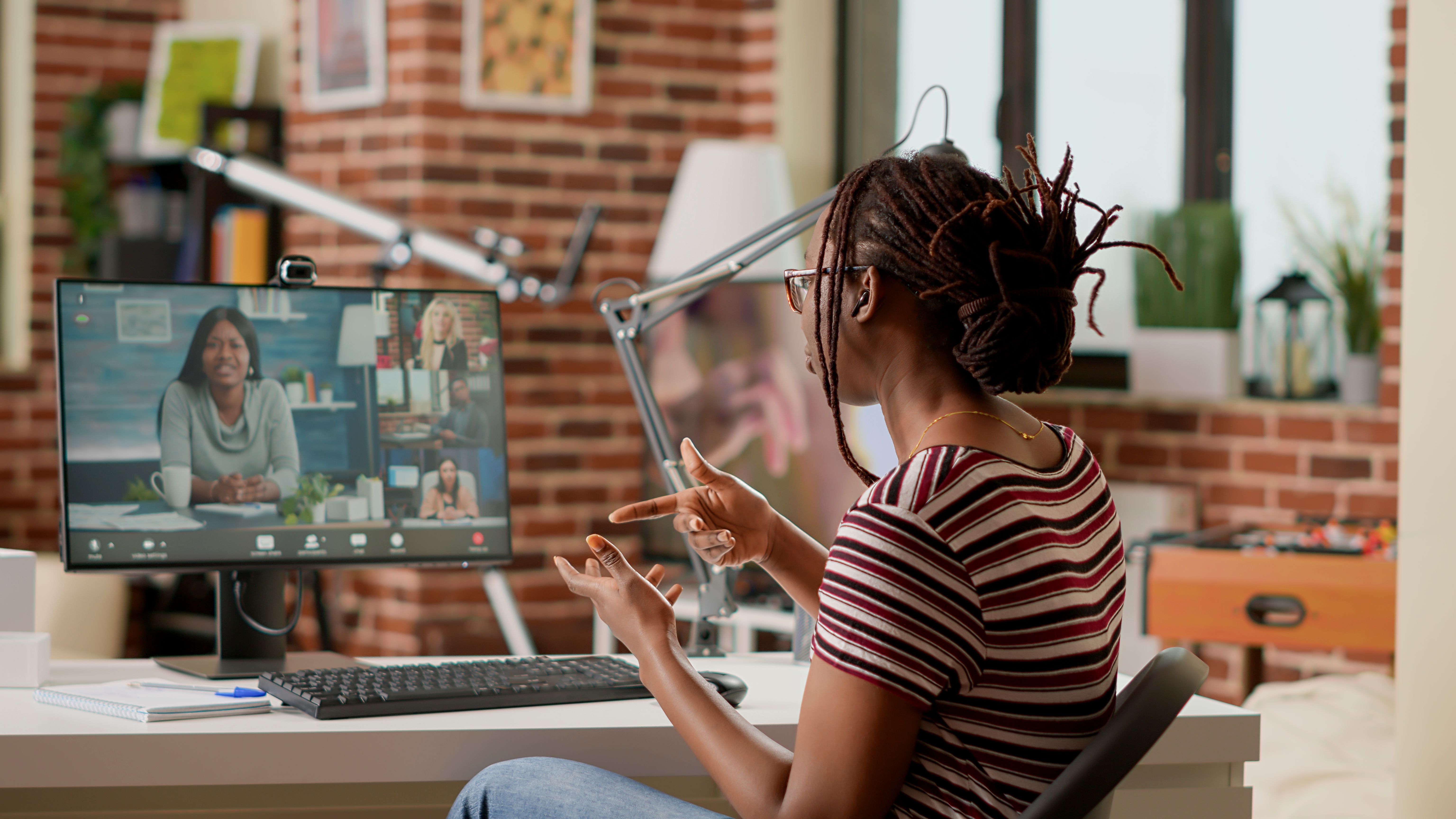 Internet Stabil untuk Hybrid Working: Berapa Mbps & Tips Setup WiFi di Rumah